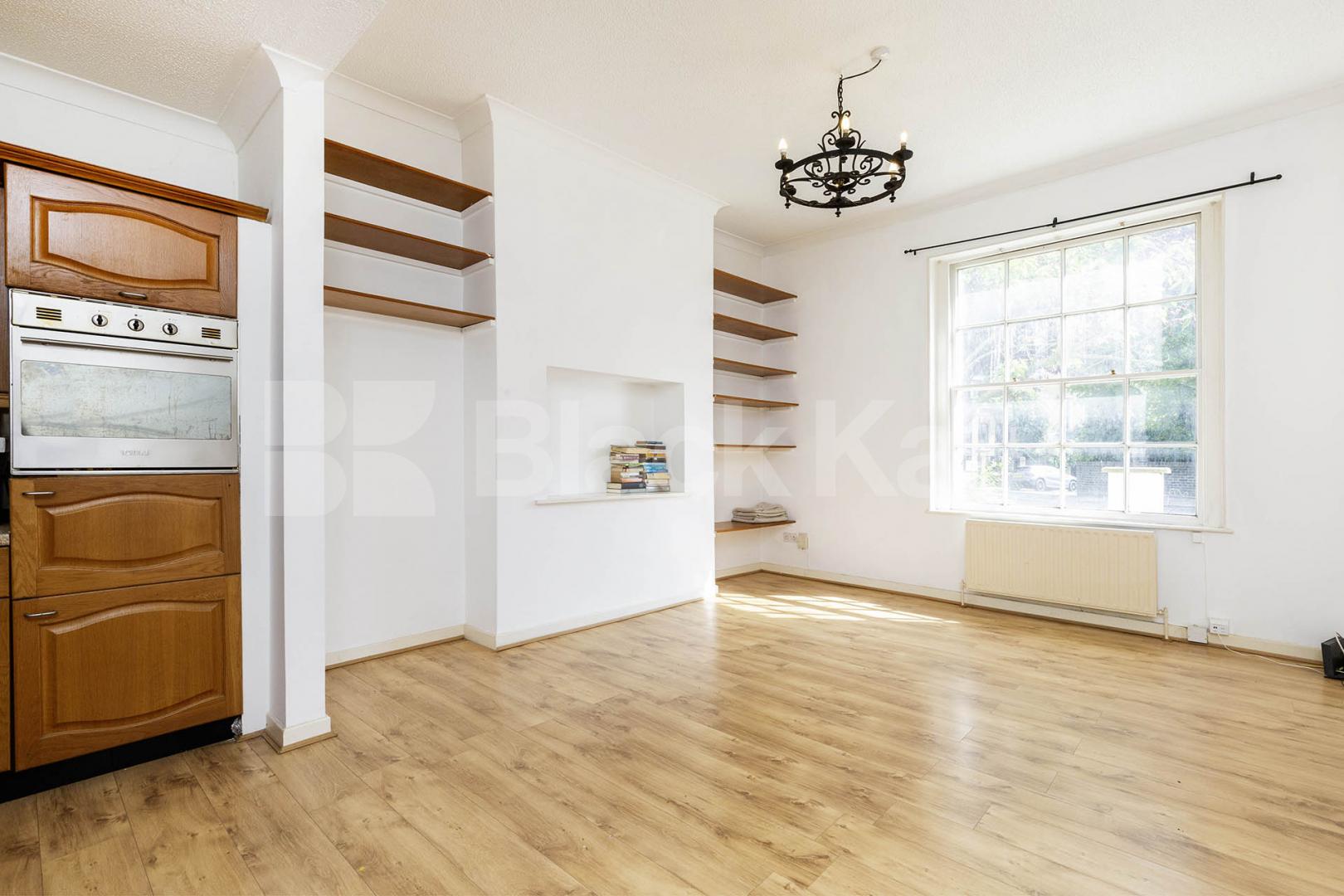 Large lounge, modern kitchen and within a stones throw to Regents Park  Oval Road, Regents Park / Camden